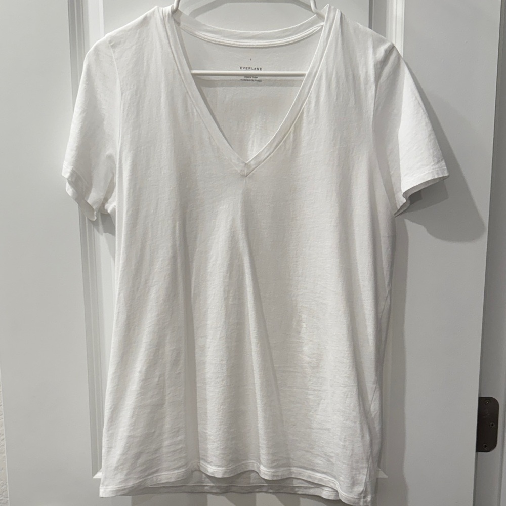 Everlane Classic White V-Neck Tee